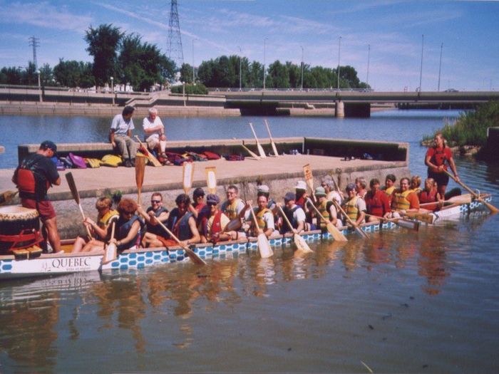  Participation de ZIPQCH à la course de bateaux-dragons sur la Saint-Charles au premier festival chinois de Québec